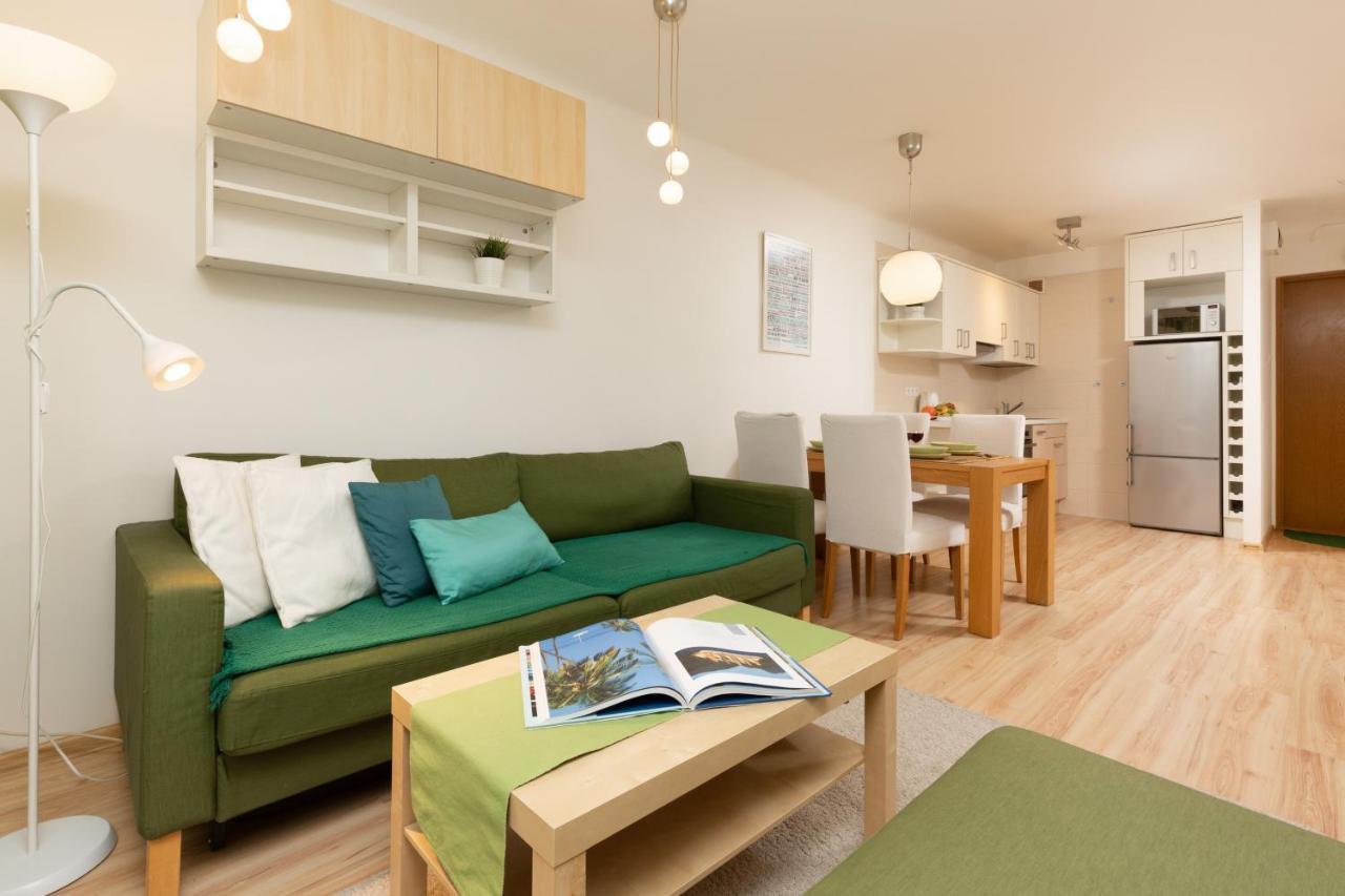 Apartments Warsaw Zelazna By Noclegi Renters Екстер'єр фото