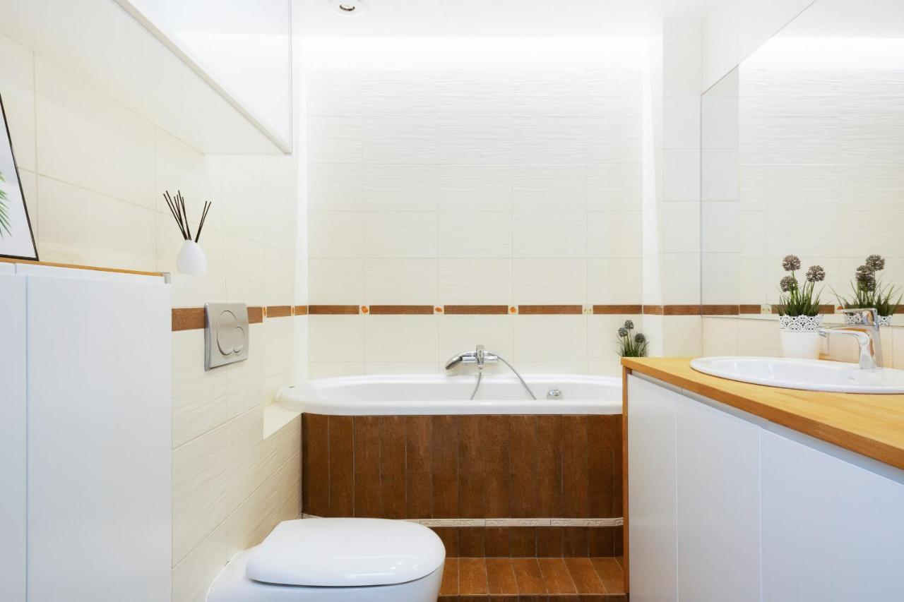 Apartments Warsaw Zelazna By Noclegi Renters Екстер'єр фото