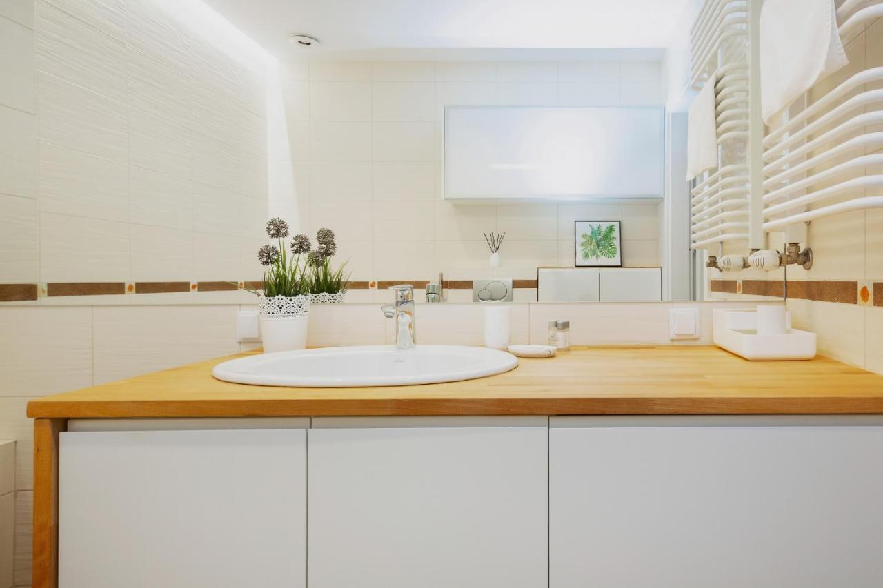 Apartments Warsaw Zelazna By Noclegi Renters Екстер'єр фото