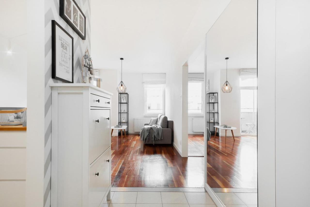 Apartments Warsaw Zelazna By Noclegi Renters Екстер'єр фото